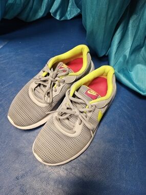 Nike Grey Tanjun Mesh Sneakers with Yellow Accents Size 5Y